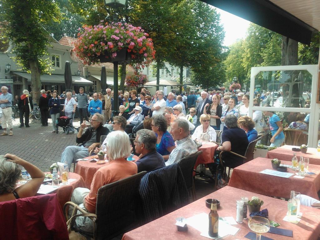 Hotel De Kroon Oirschot Exteriör bild